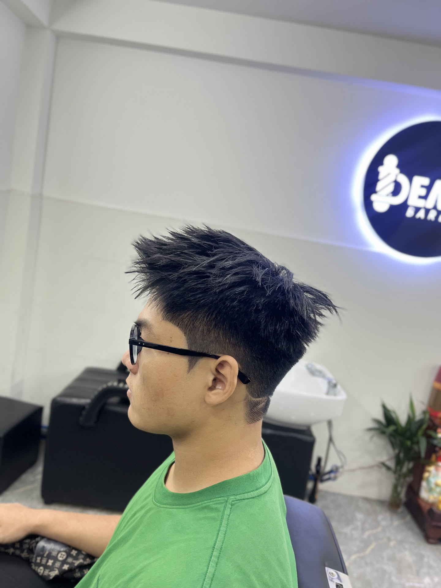 Cắt tóc nam tại DemaBarber Quận 10